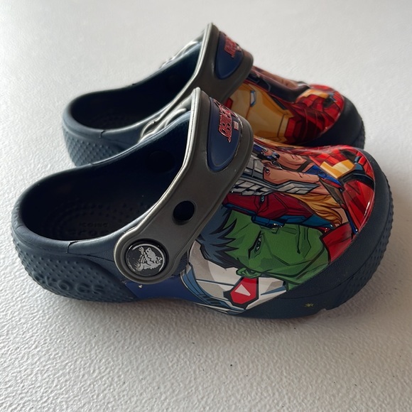 Avengers Crocs - Picture 2 of 5